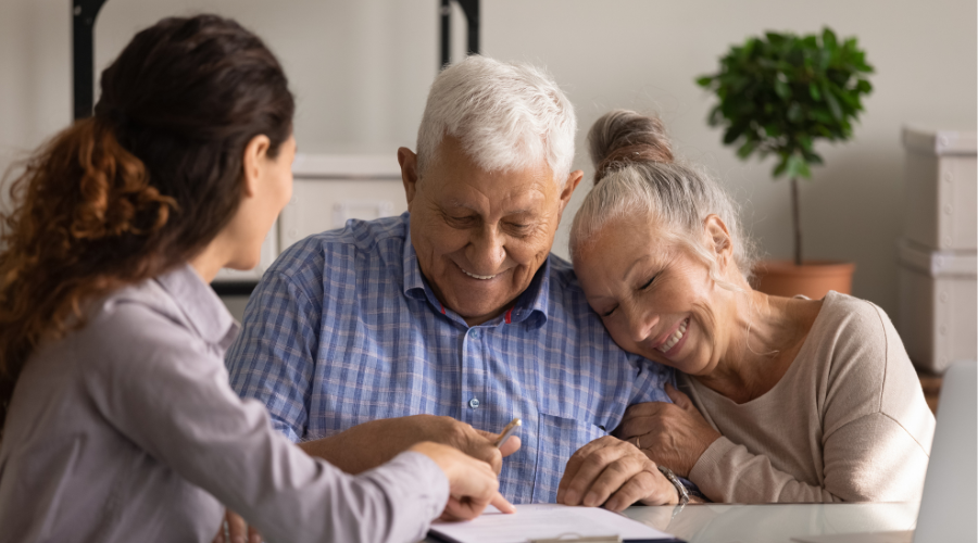 Happy old spouses reaching a pension plan agreement