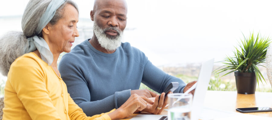 african-american-senior-couple-using-mortgage-refinance-calculator