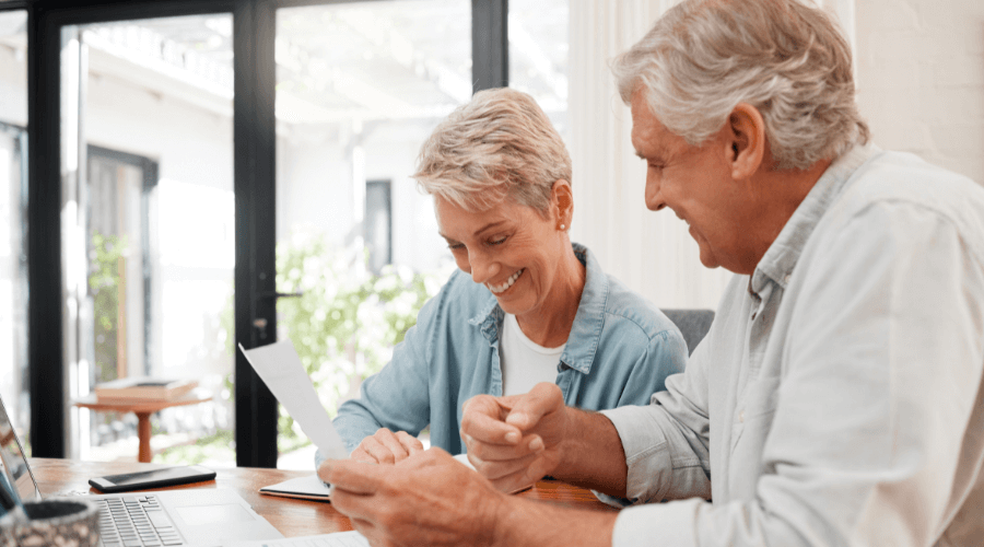 elderly-couple-reviewing-their-dpsp-and-their-retirement-savings