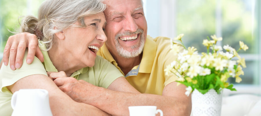 mature-couple-happy-with-early-retirement-with-cpp