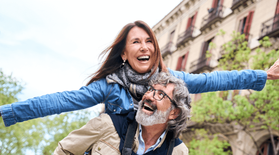 woman-smiling-on-partners-back-with-arms-extended